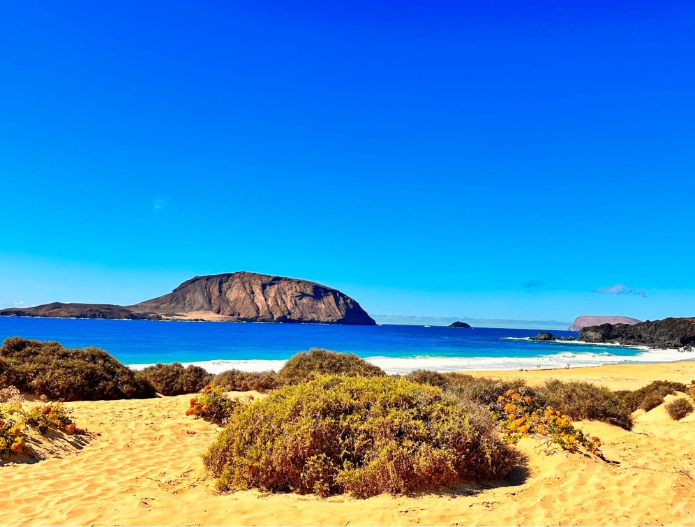 las conchas beach la graciosa
